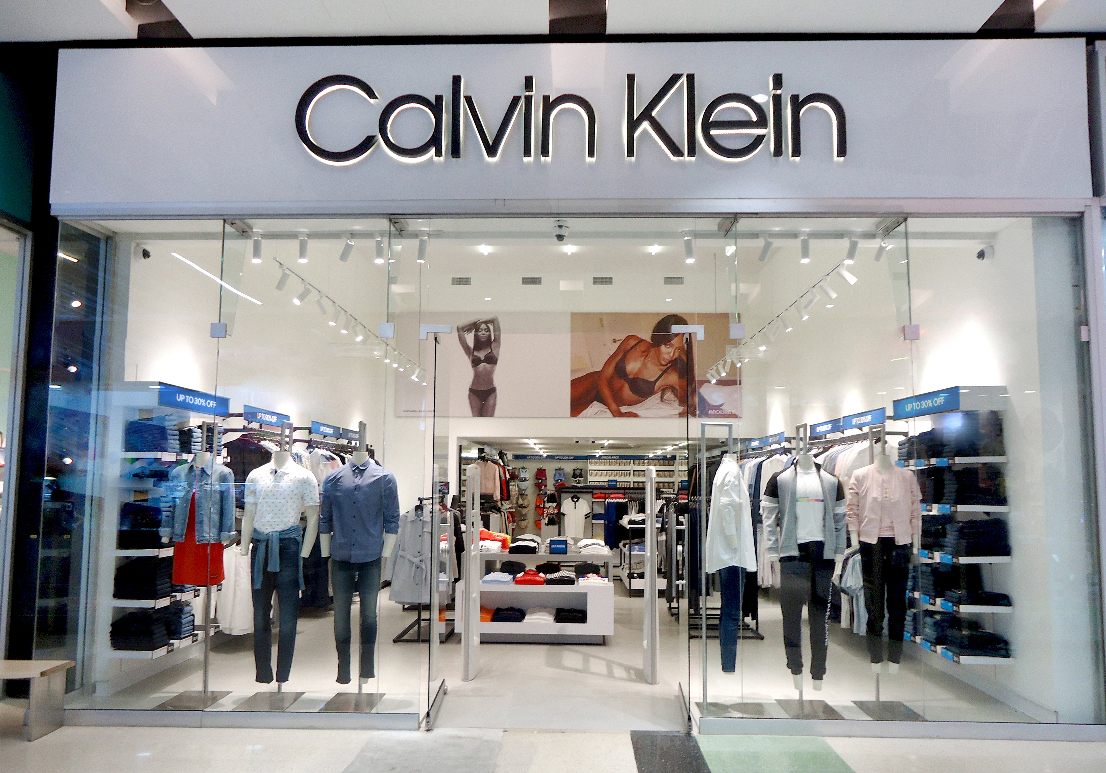 Oktalite  Calvin Klein Store Hellner